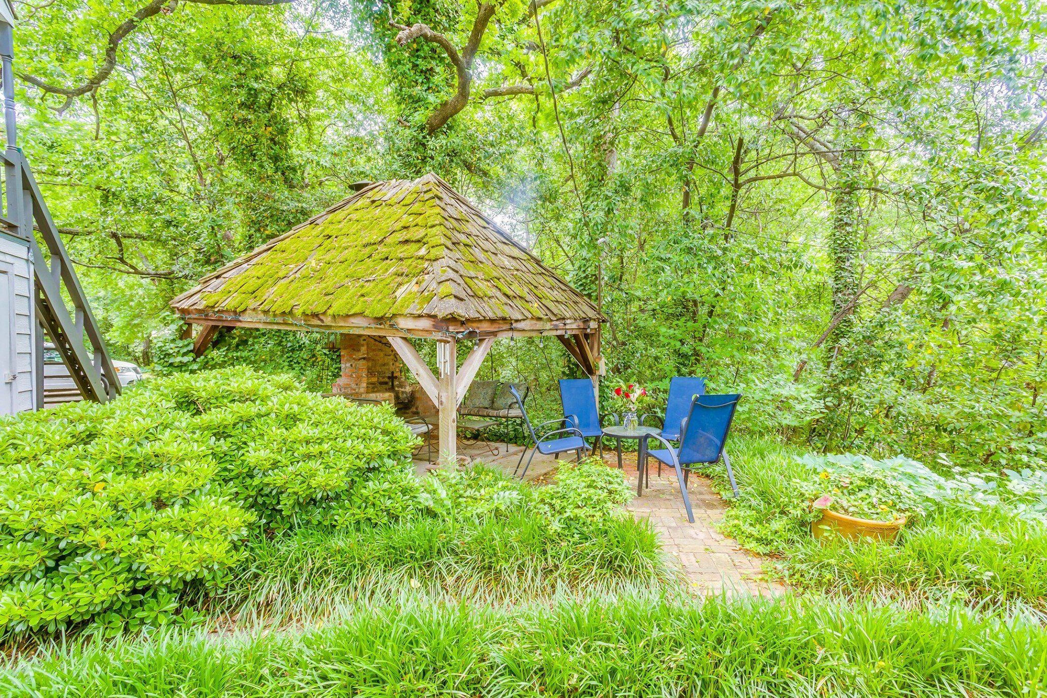 Small Weddings-firepit with moss roof